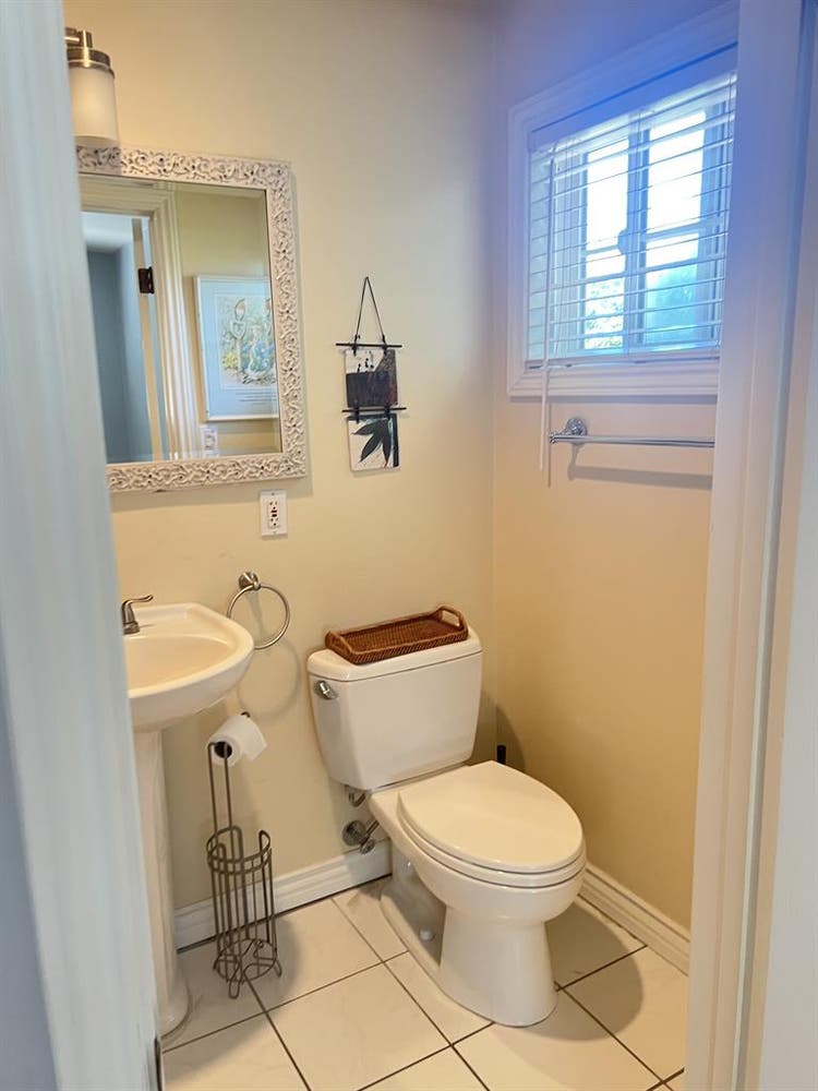 Large One Bedroom w private bath