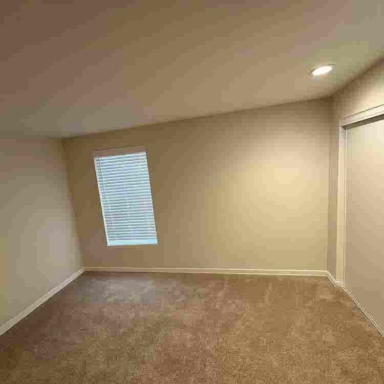 Bedroom for rent in a quiet area