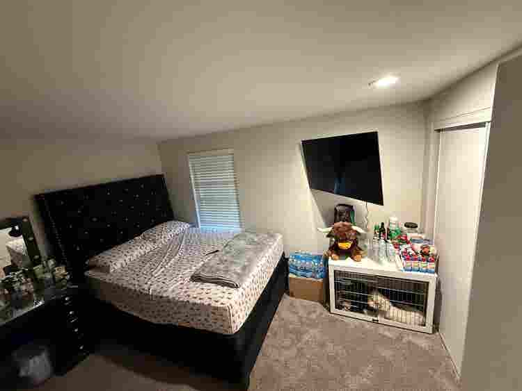 Bedroom for rent in a quiet area