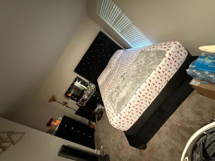 Bedroom for rent in a quiet area