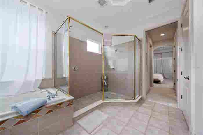 I’m looking for a roommate