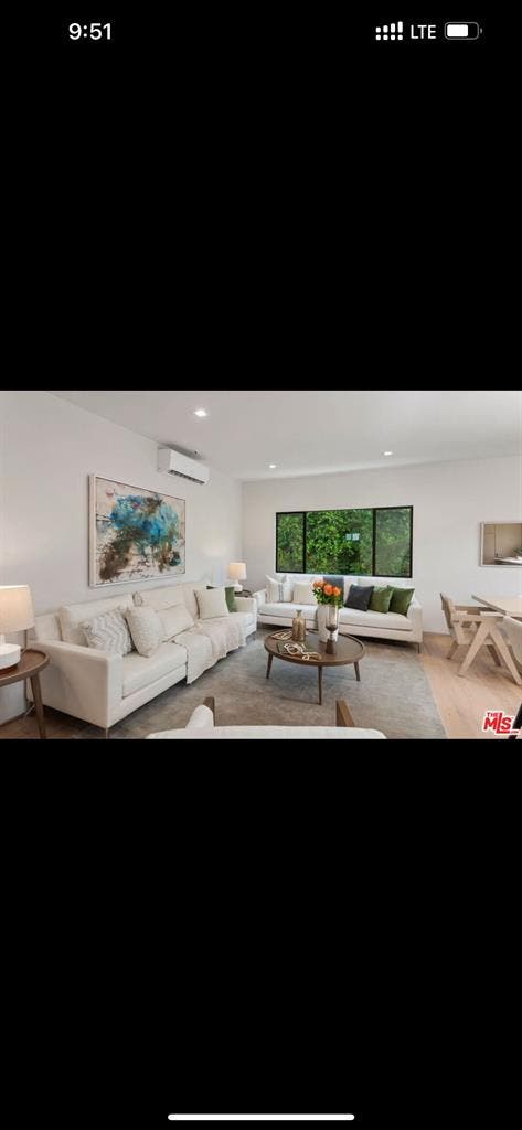 Chic Newly Remodeled Condo Oasis