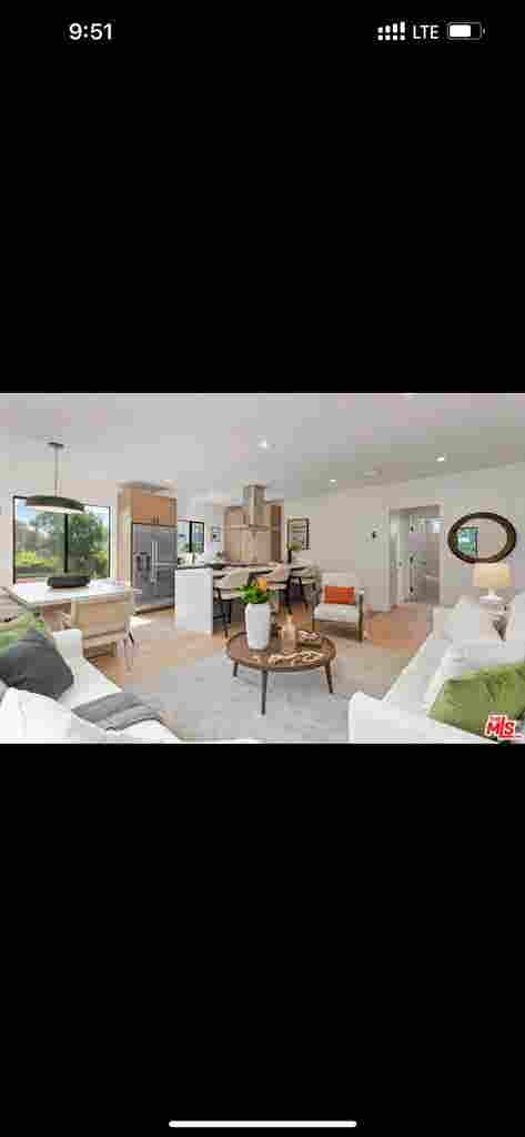 Chic Newly Remodeled Condo Oasis