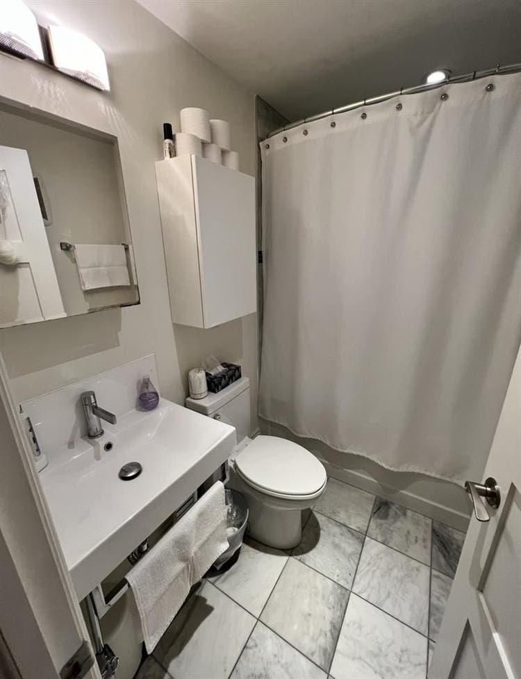 I bedroom in shared apartment