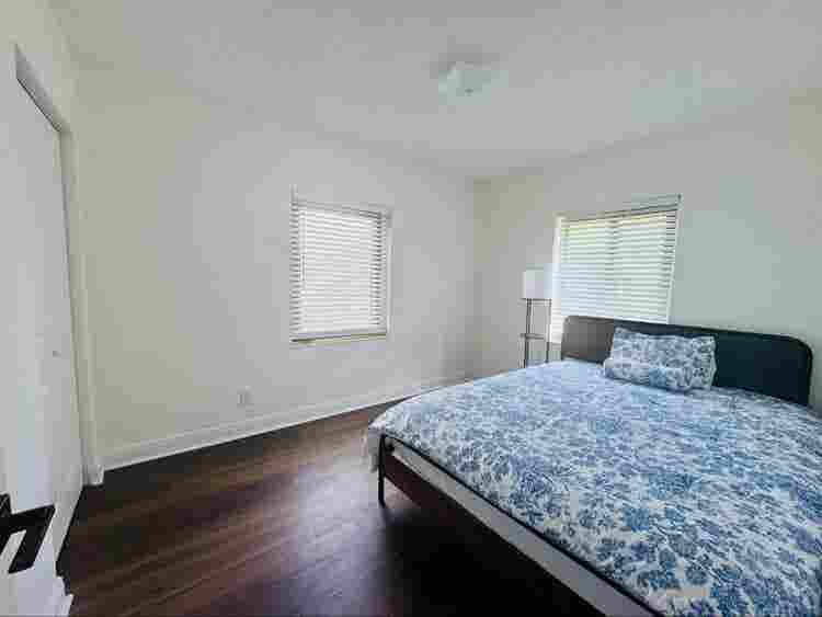 Looking for a female roommate
