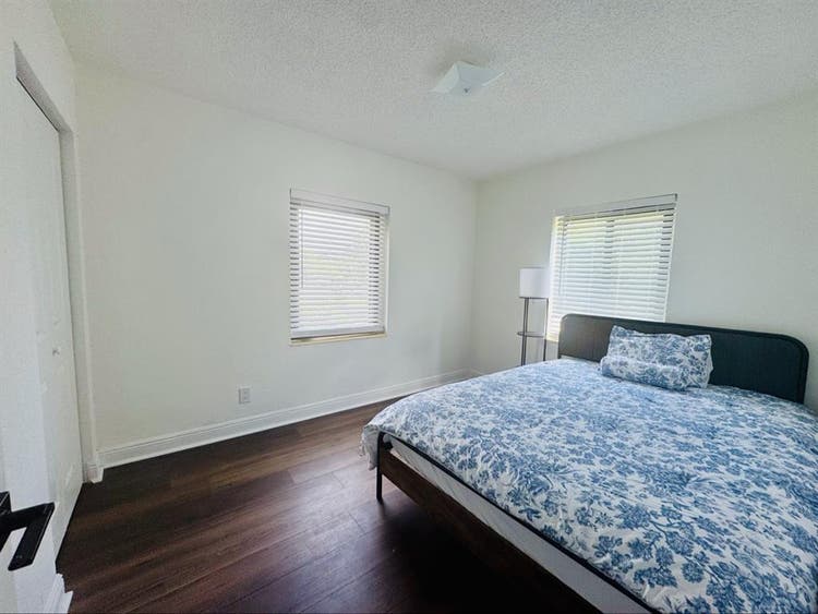 Looking for a female roommate