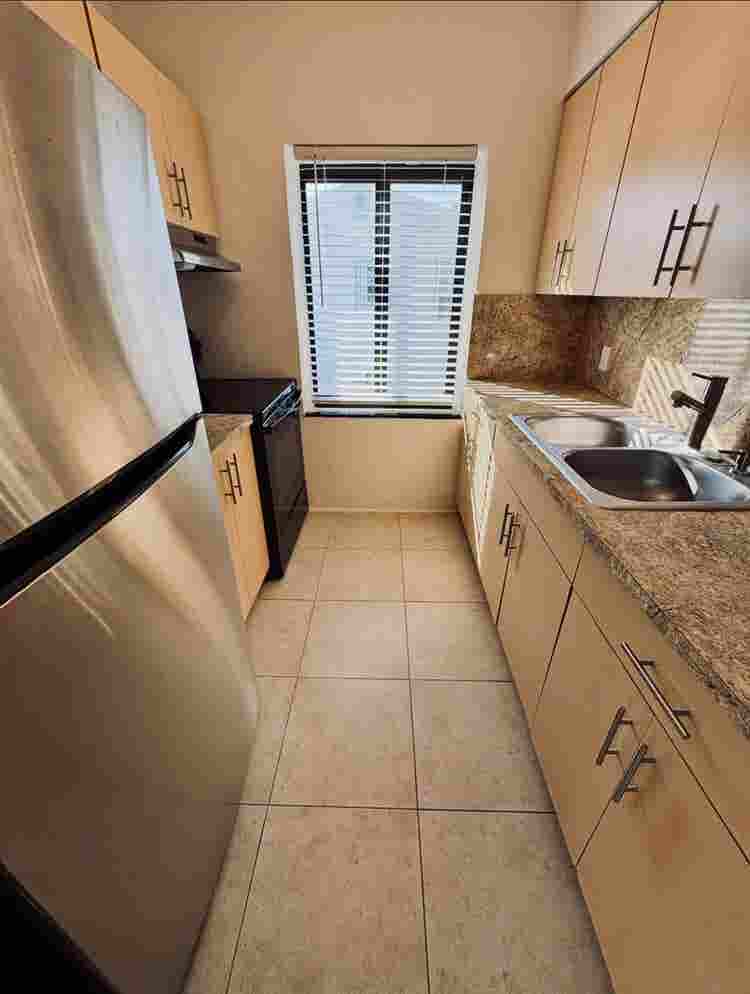 Looking for a female roommate