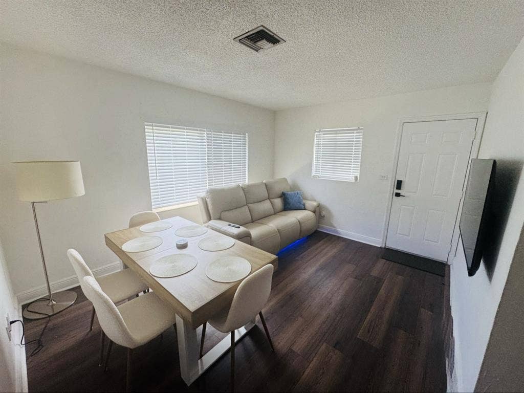 Looking for a female roommate