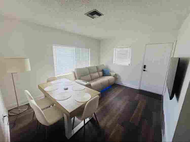 Looking for a female roommate