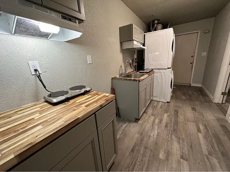 Private room/tiny studio Rancho