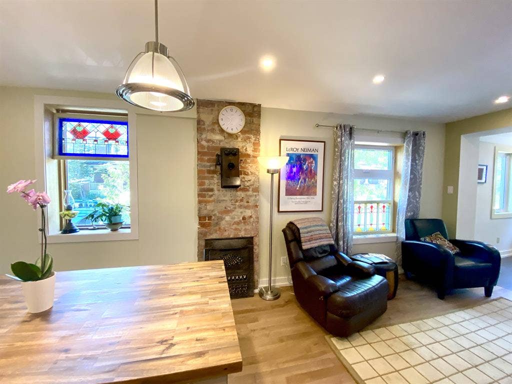 1bedroom plus den and sunroom.