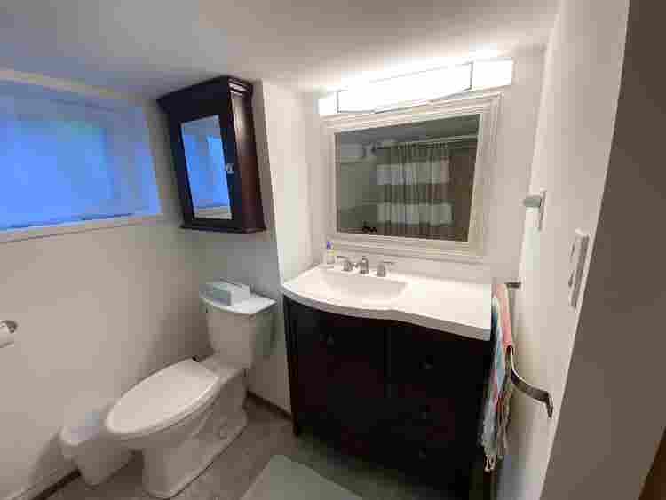 1bedroom plus den and sunroom.