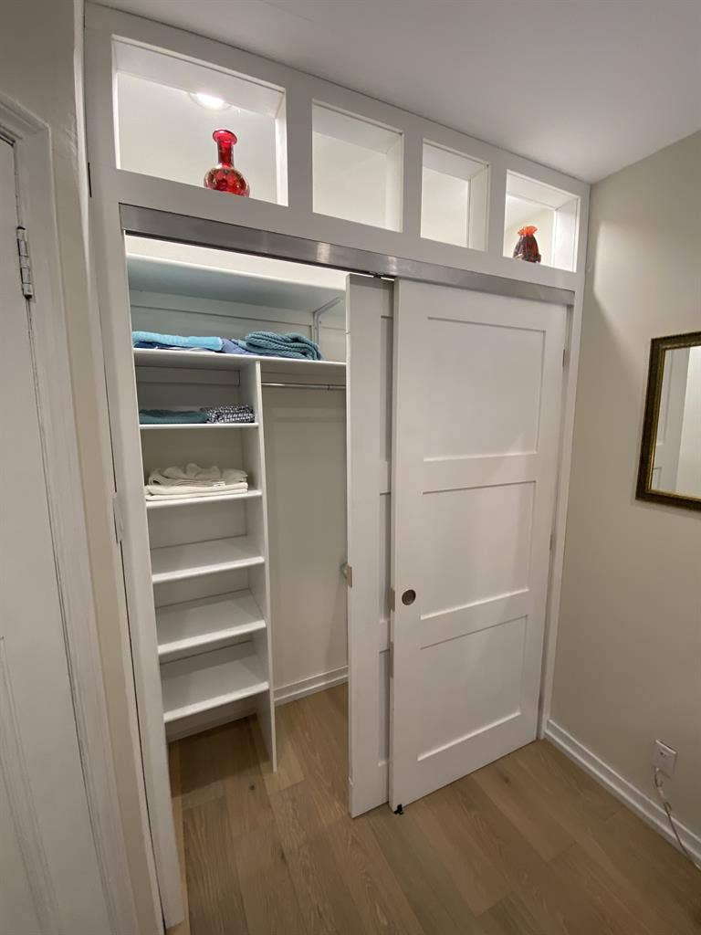 1bedroom plus den and sunroom.