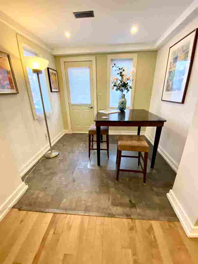 1bedroom plus den and sunroom.