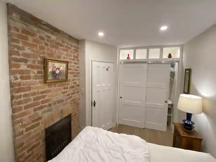 1bedroom plus den and sunroom.