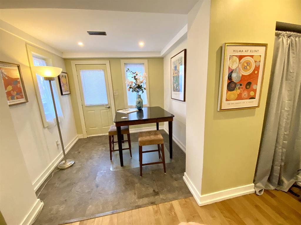 1bedroom plus den and sunroom.