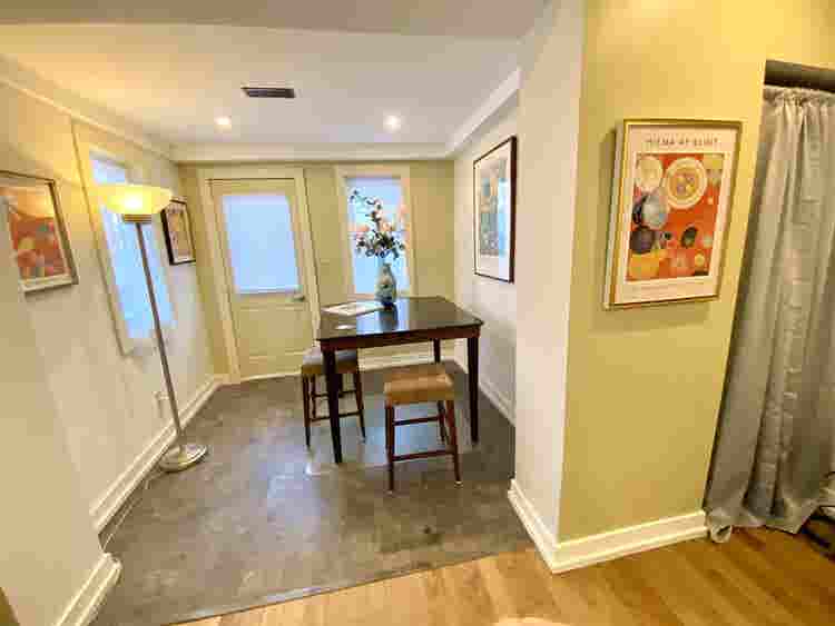 1bedroom plus den and sunroom.