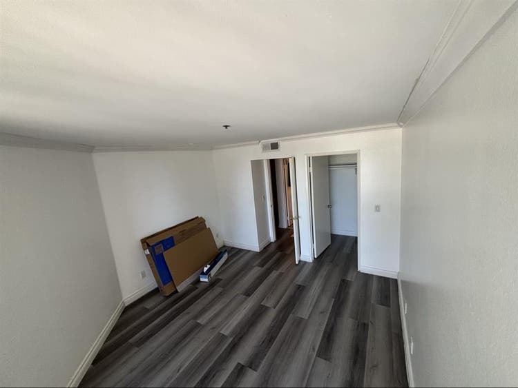 BEDROOM PRIVATE BATHROOM & balcony