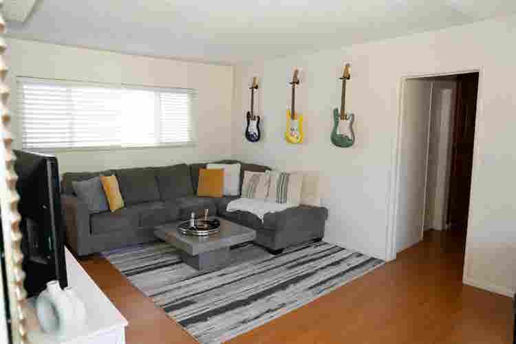 Private Master Bed and Bath (Noho)