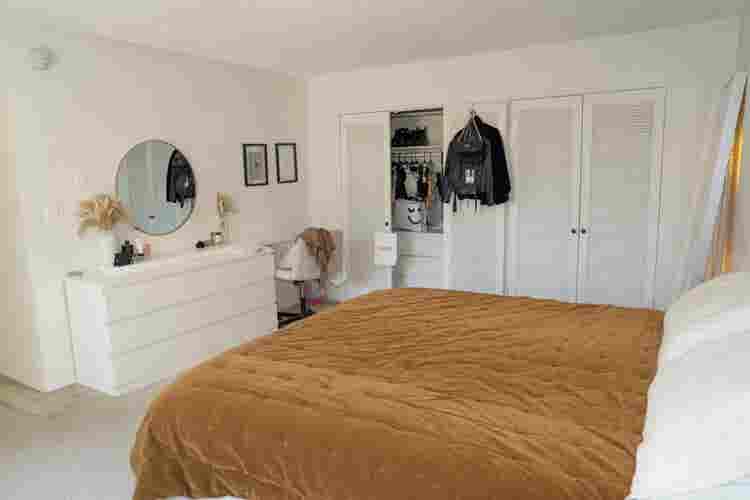 Private Master Bed and Bath (Noho)