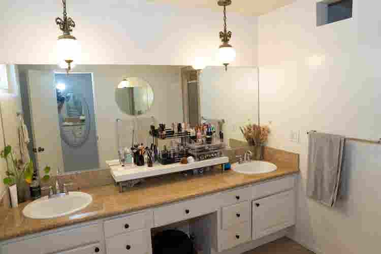 Private Master Bed and Bath (Noho)