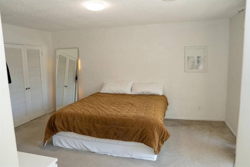Private Master Bed and Bath (Noho)