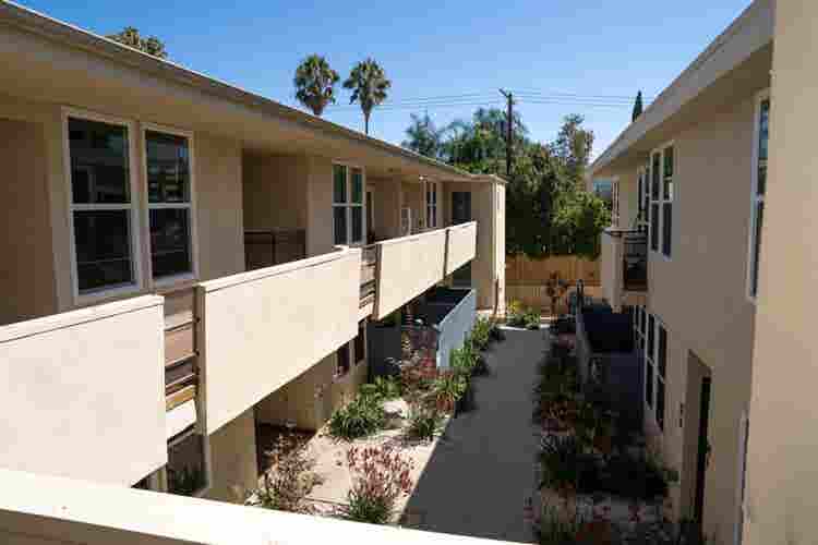 Private Master Bed and Bath (Noho)