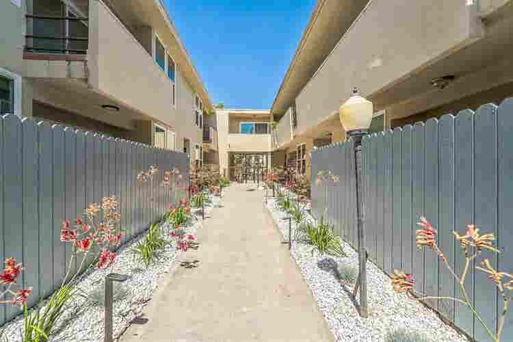 Private Master Bed and Bath (Noho)