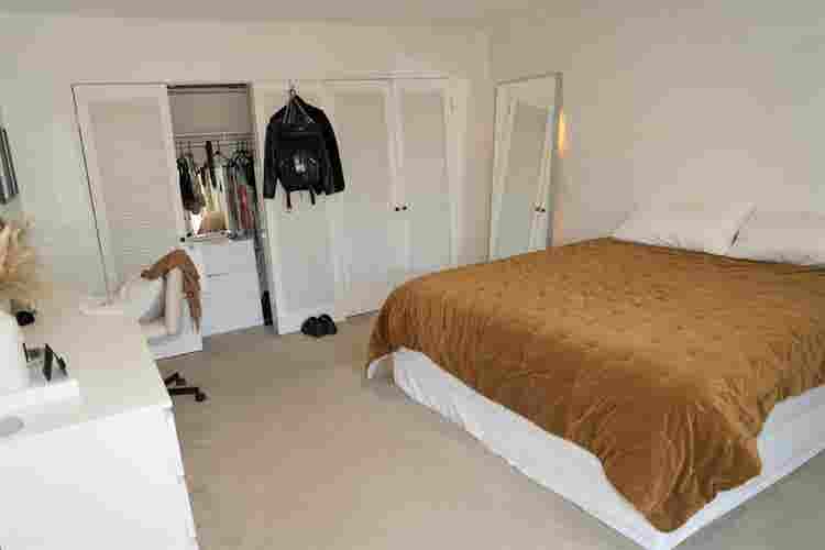 Private Master Bed and Bath (Noho)