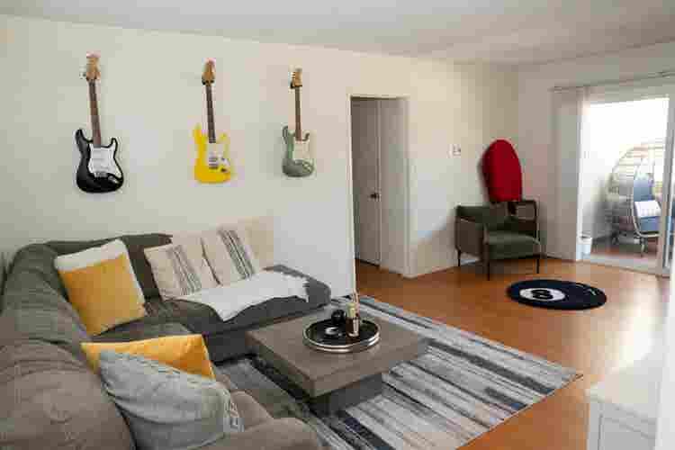 Private Master Bed and Bath (Noho)