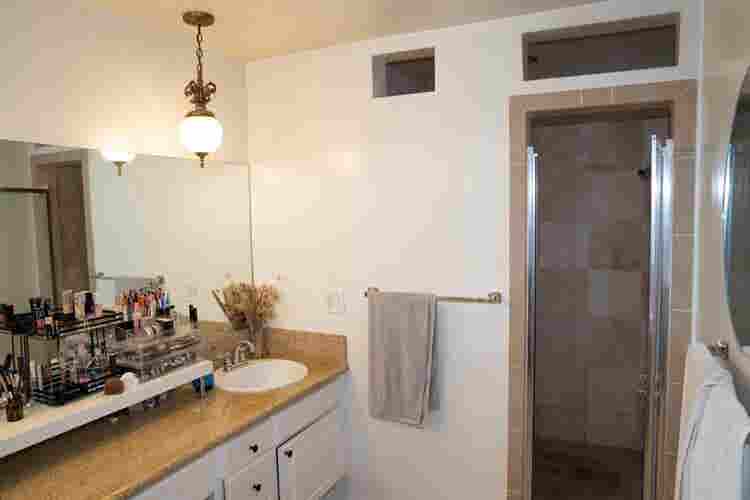 Private Master Bed and Bath (Noho)