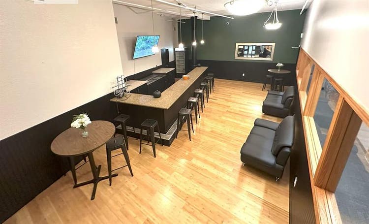 Looking for roommate Fall