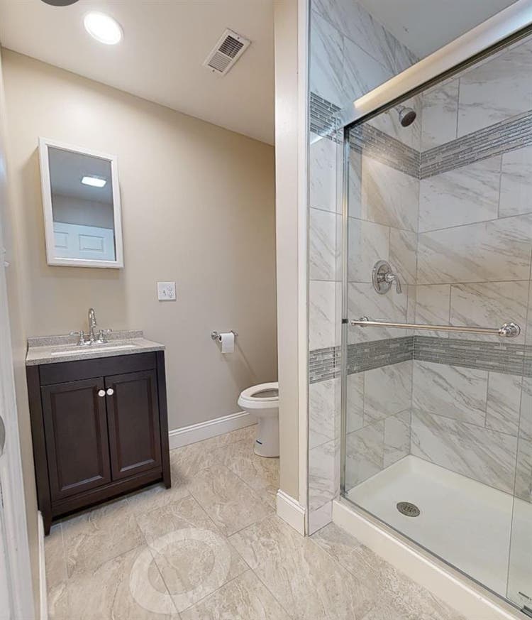 Looking for roommate Fall