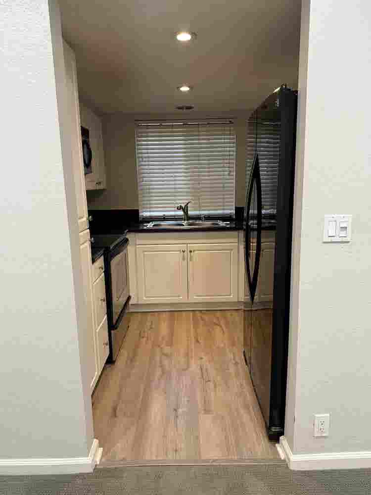 Spacious Bedroom with Private BTH