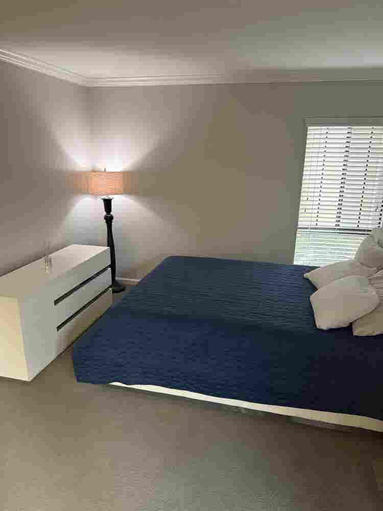 Spacious Bedroom with Private BTH