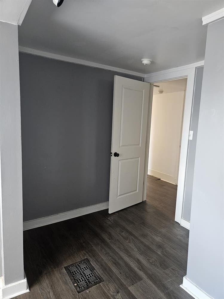 Room in NE GR, Riverside Park