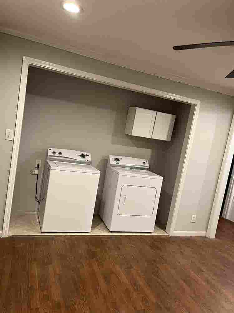 Bedroom w/bathroom