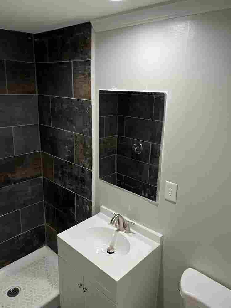Bedroom w/bathroom