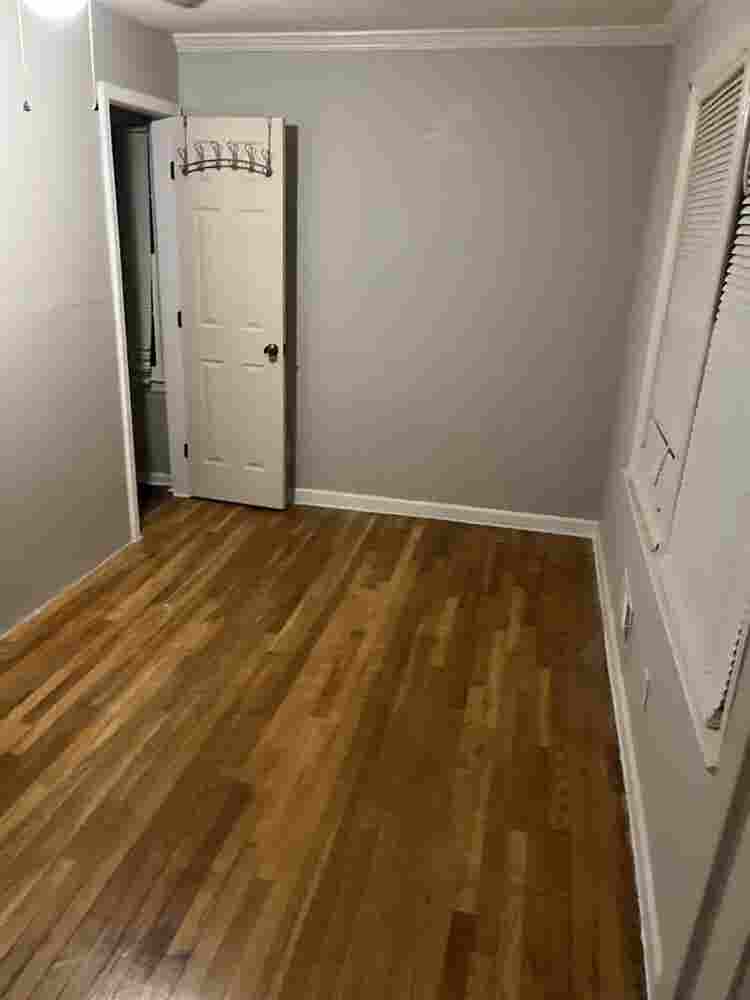Bedroom w/bathroom