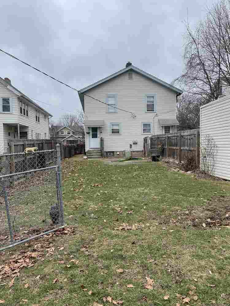 In need of roommate before October