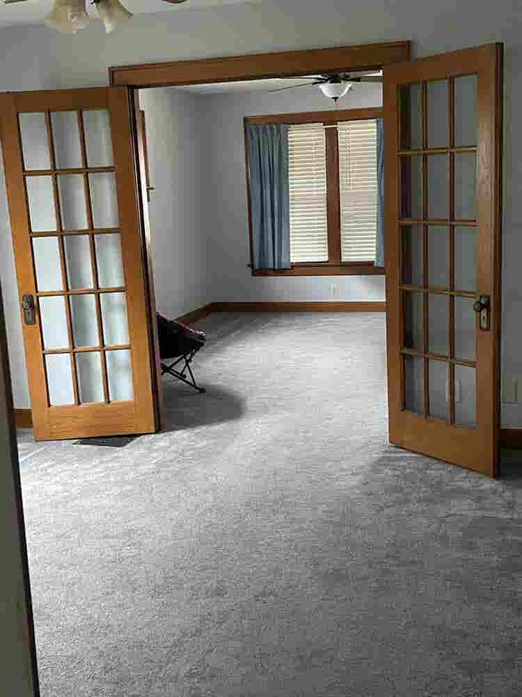 In need of roommate before October