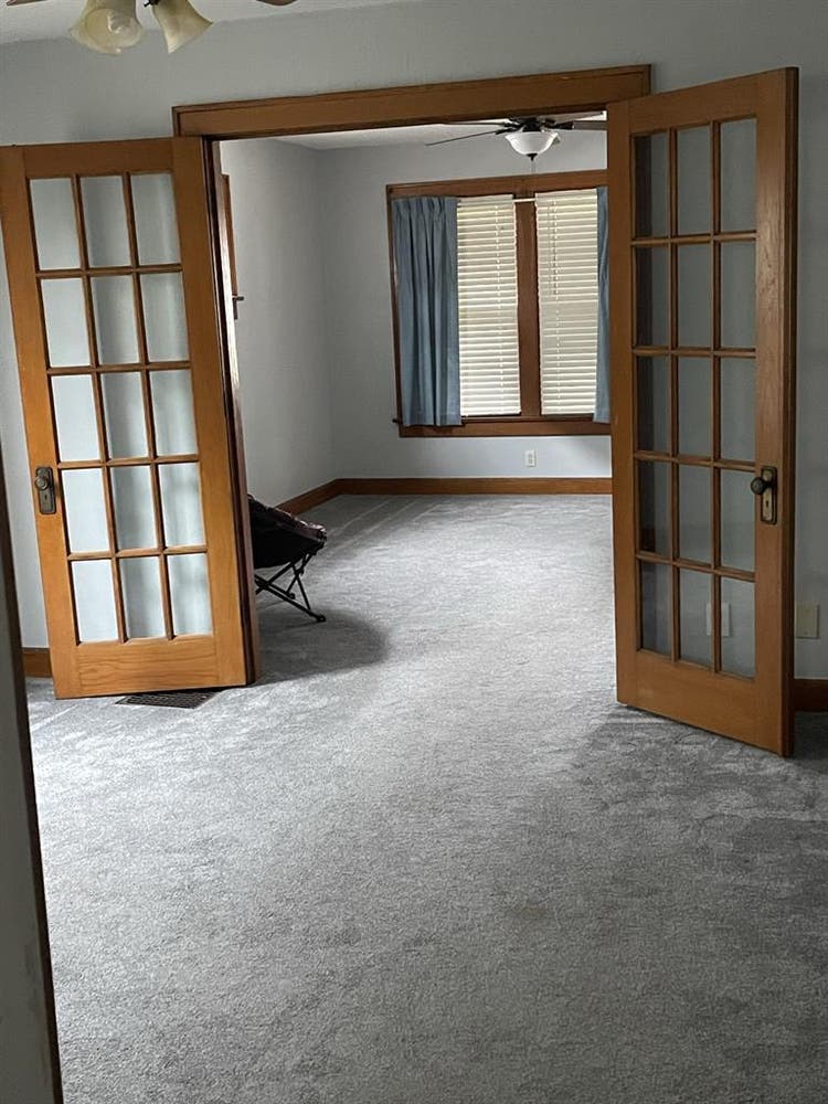 In need of roommate before October