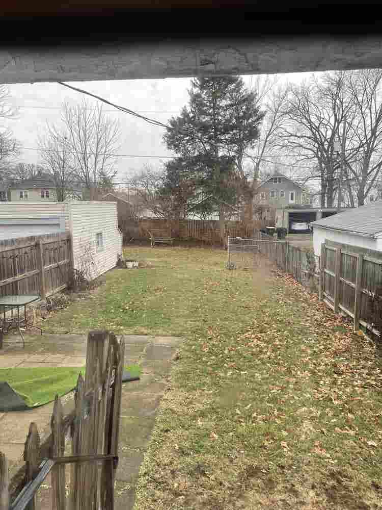 In need of roommate before October