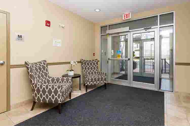 1 Bed
 2 Bath furnished apartment