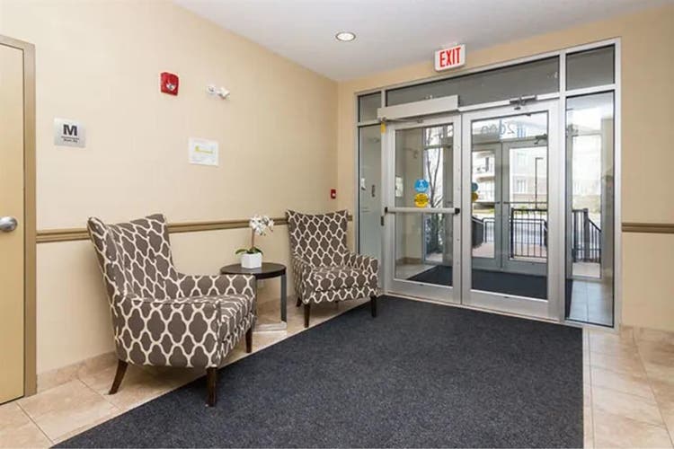 1 Bed
 2 Bath furnished apartment