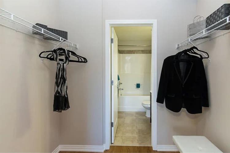 1 Bed
 2 Bath furnished apartment