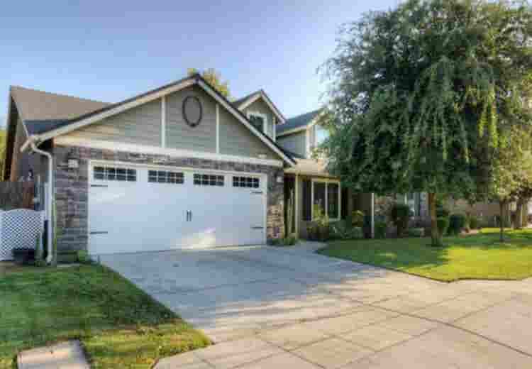 Room for rent in 4 bedroom home.