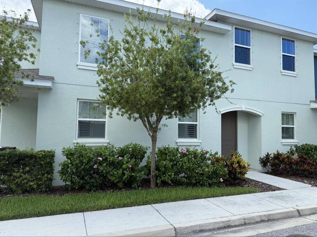 Private Room in New Gated Community