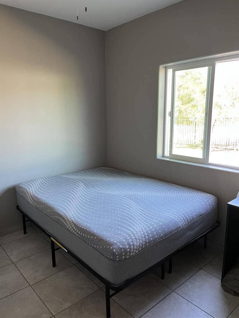 Room For Rent Near Freeway