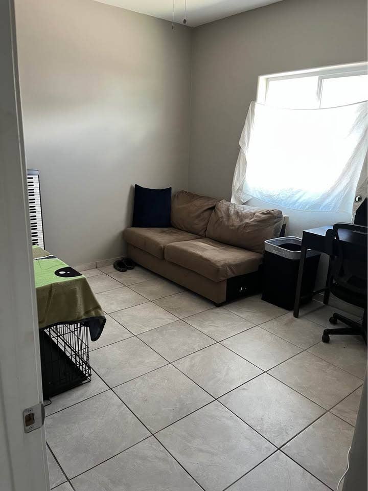 Room For Rent Near Freeway
